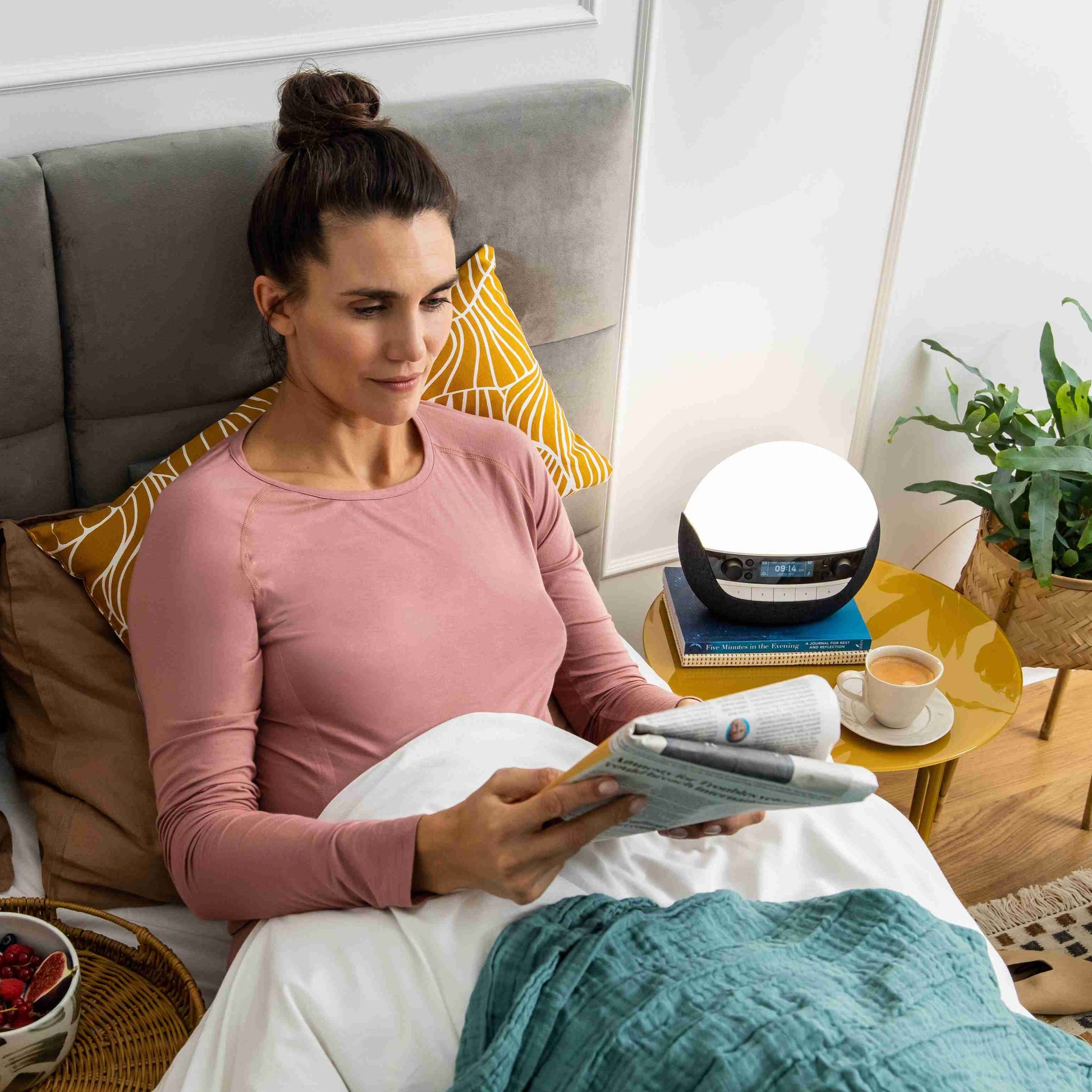 Lumie Bodyclock Luxe DAB giver dig en lettere opvågning. Wake-up lampe. Høj kvalitet. Godkendt som Medicinsk Udstyr.