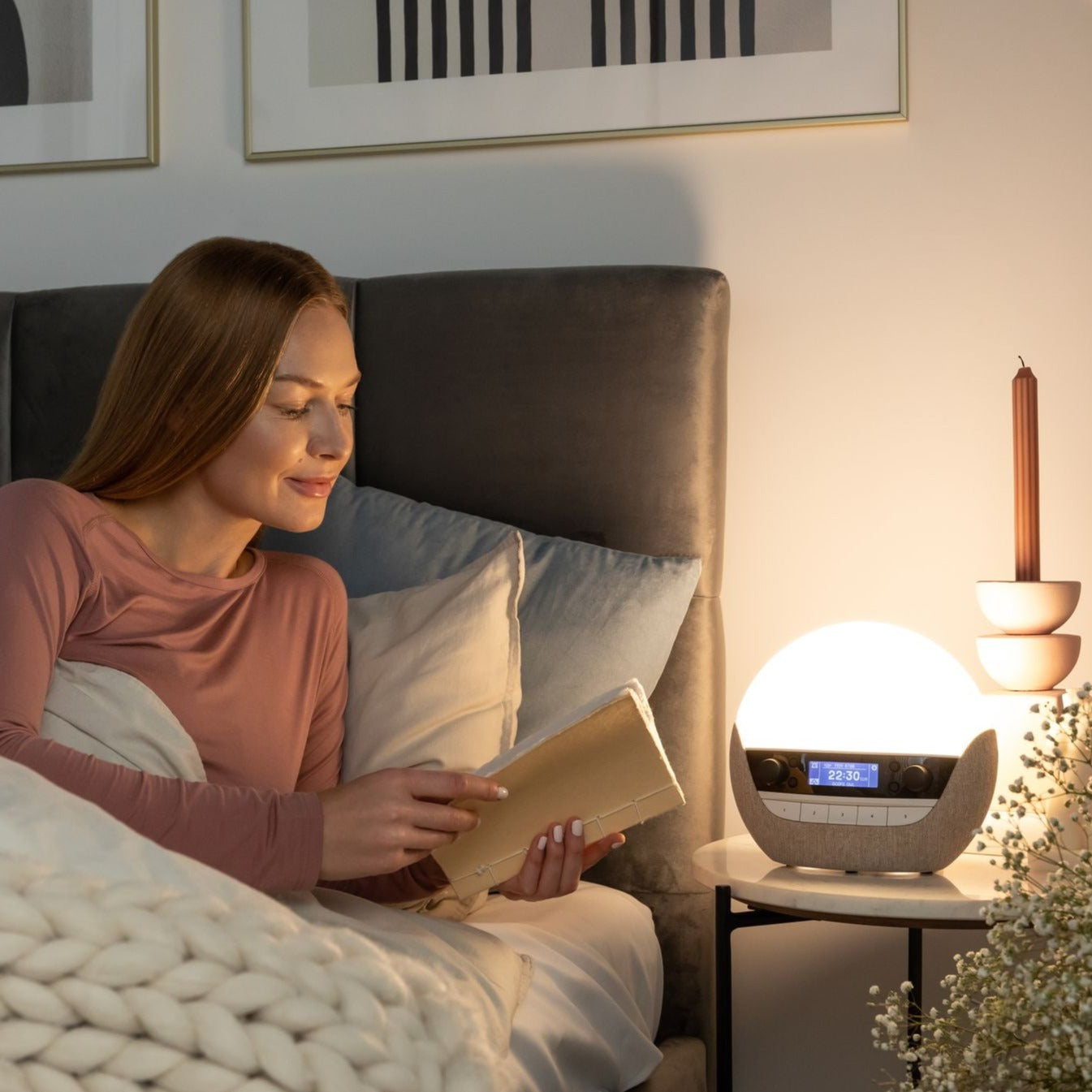 Lumie Bodyclock Luxe FM giver dig en lettere opvågning. Wake-up lampe. Høj kvalitet. Godkendt som Medicinsk Udstyr.