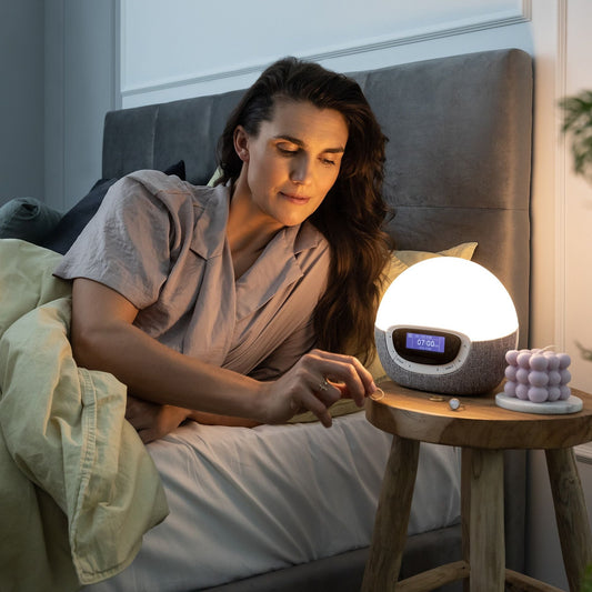 Lumie Bodyclock Luxe FM giver dig en lettere opvågning. Wake-up lampe. Høj kvalitet. Godkendt som Medicinsk Udstyr.