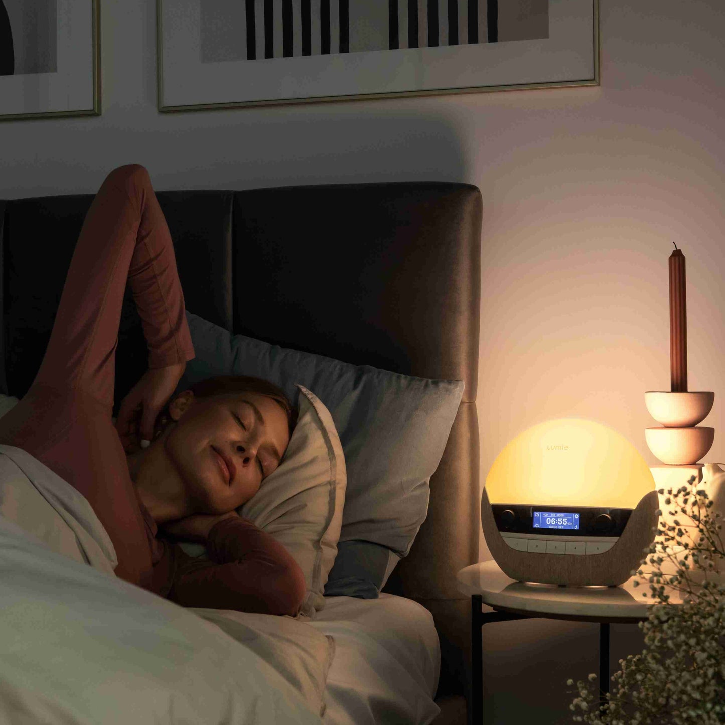 Lumie Bodyclock Luxe FM giver dig en lettere opvågning. Wake-up lampe. Høj kvalitet. Godkendt som Medicinsk Udstyr.