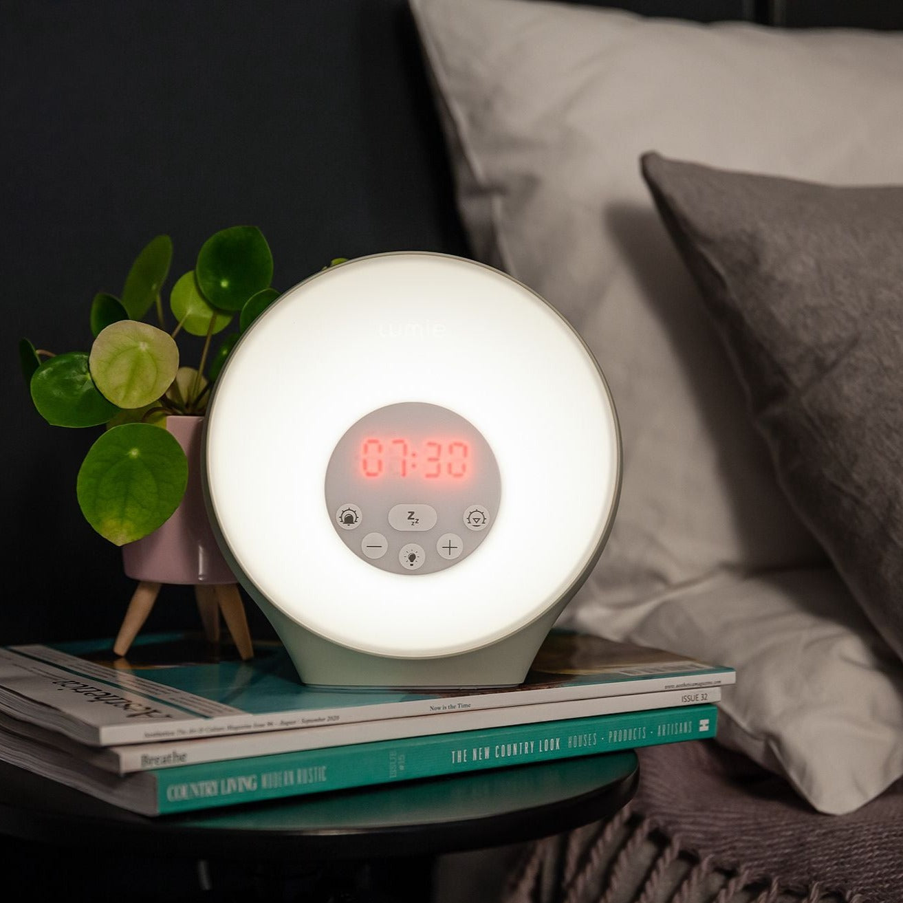 Lumie Sunrise Alarm giver dig en lettere opvågning. Wake-up lampe i fornuftig kvalitet. Under godkendelse som Medicinsk Udstyr.